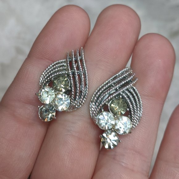 Coro Jewelry - VTG designer Coro rhinestone screwback earrings